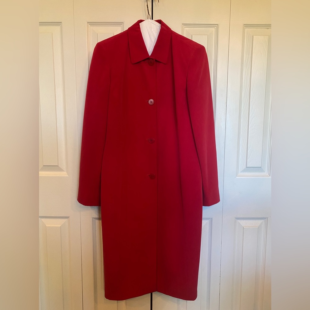 Beautiful silk, Liz Clayburn, jacket had it dry cleaned still has a spot